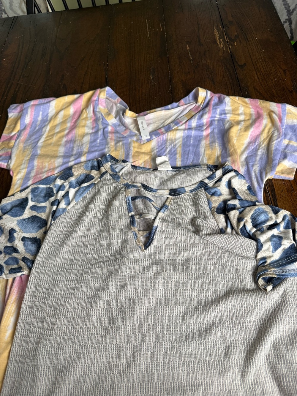Two Casual Women’s Tops - Pastel Tie-Dye & Gray Leopard Raglan M/L